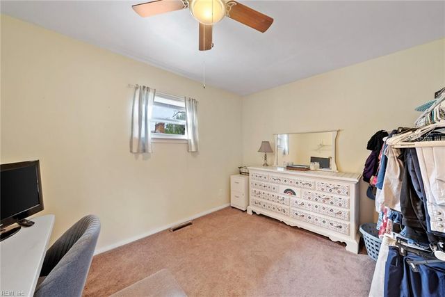300 Oaklette DR, Chesapeake, VA 23325