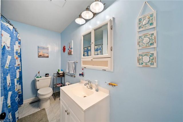 300 Oaklette DR, Chesapeake, VA 23325