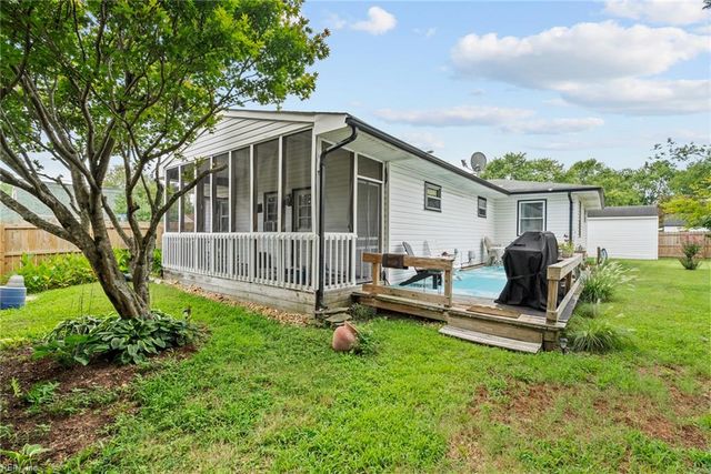 300 Oaklette DR, Chesapeake, VA 23325
