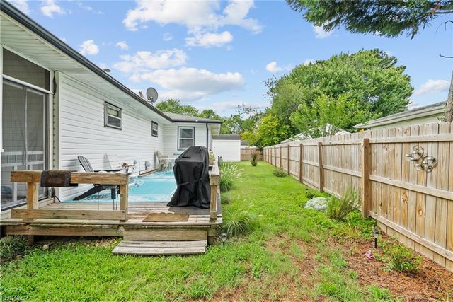 300 Oaklette DR, Chesapeake, VA 23325