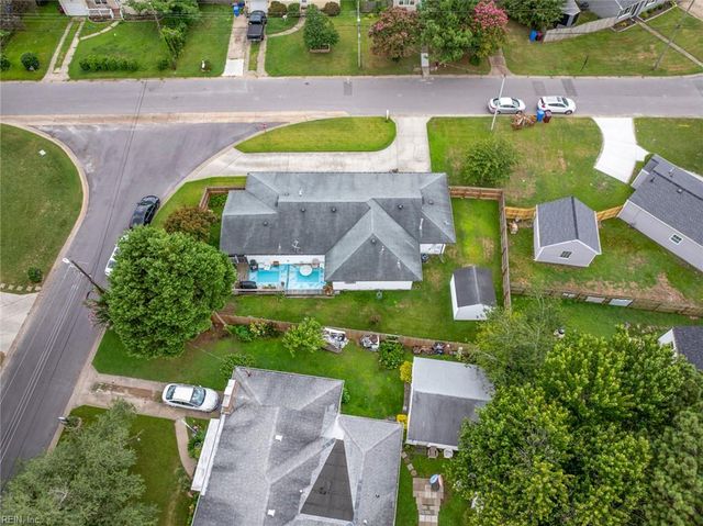 300 Oaklette DR, Chesapeake, VA 23325