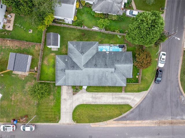 300 Oaklette DR, Chesapeake, VA 23325