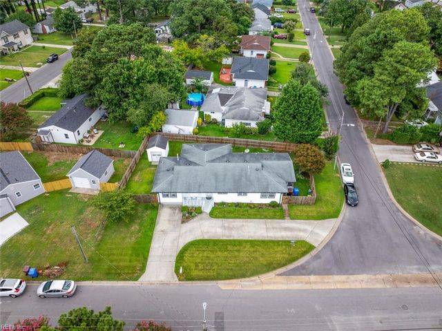 300 Oaklette DR, Chesapeake, VA 23325