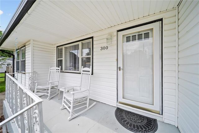 300 Oaklette DR, Chesapeake, VA 23325