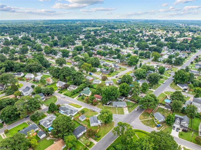 300 Oaklette DR, Chesapeake, VA 23325