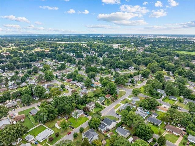 300 Oaklette DR, Chesapeake, VA 23325