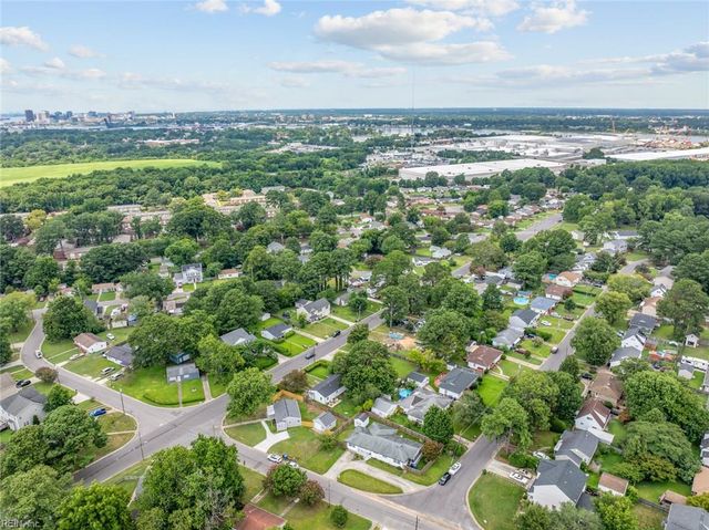 300 Oaklette DR, Chesapeake, VA 23325