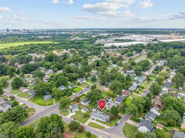 300 Oaklette DR, Chesapeake, VA 23325