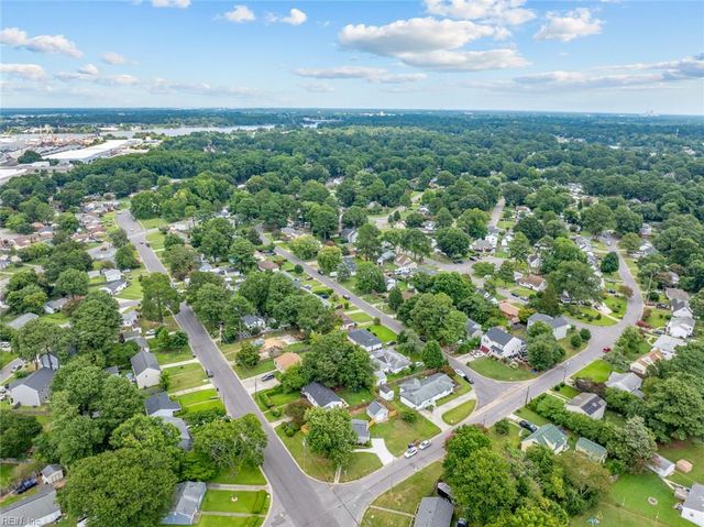 300 Oaklette DR, Chesapeake, VA 23325