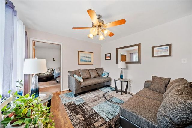 300 Oaklette DR, Chesapeake, VA 23325