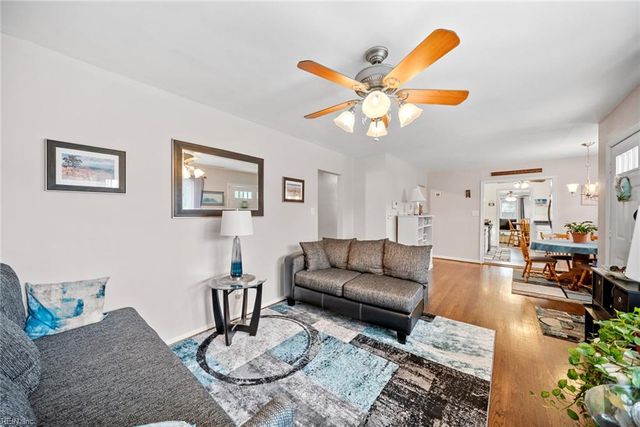 300 Oaklette DR, Chesapeake, VA 23325