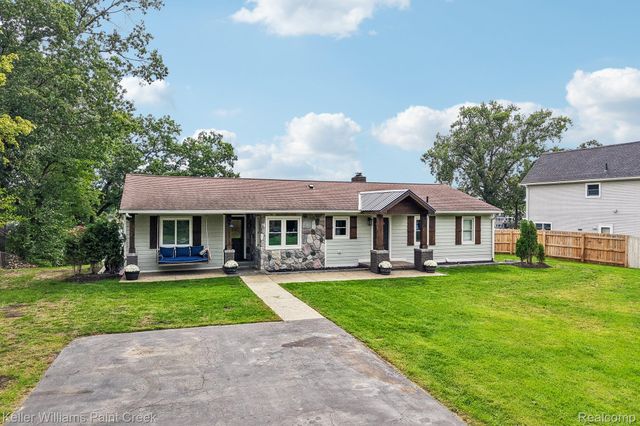 4890 Clinton Drive, Independence Charter Township, MI 48346