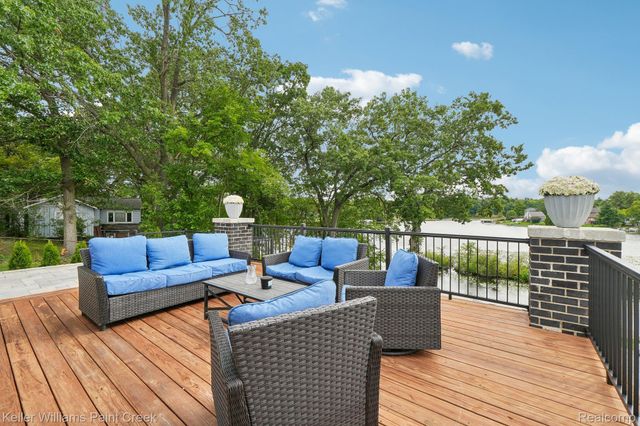 4890 Clinton Drive, Independence Charter Township, MI 48346