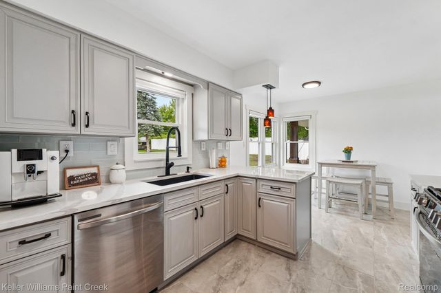 4890 Clinton Drive, Independence Charter Township, MI 48346