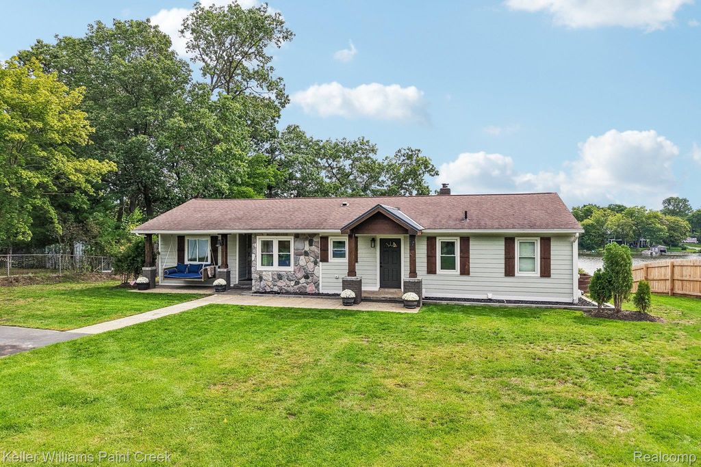 4890 Clinton Drive, Independence Charter Township, MI 48346