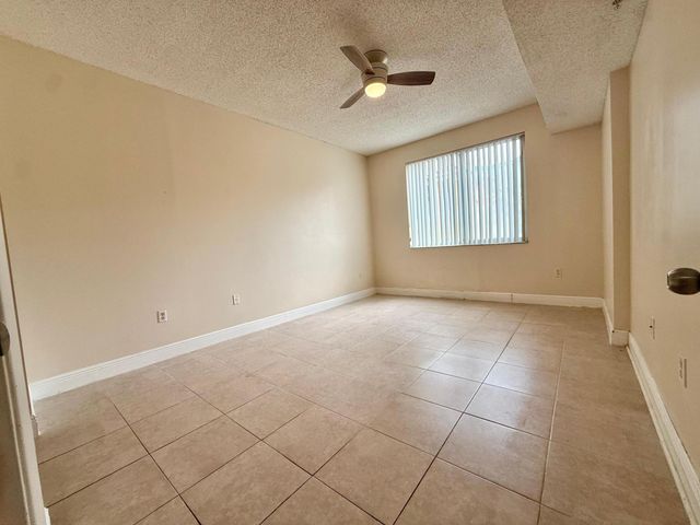 6928 SW 39th Street A107, Davie, FL 33314