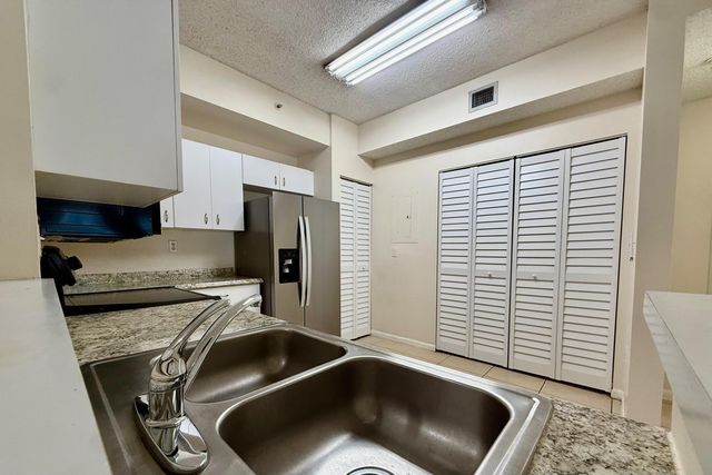 6928 SW 39th Street A107, Davie, FL 33314