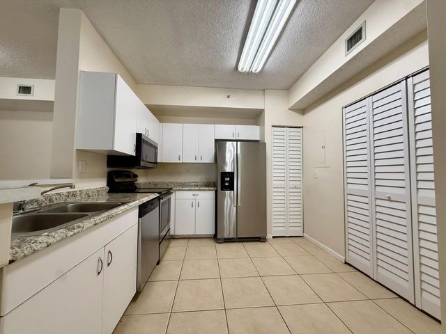 6928 SW 39th Street A107, Davie, FL 33314