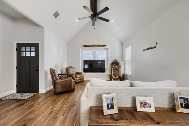 1572 Lizzie Lane, Burleson, TX 76028