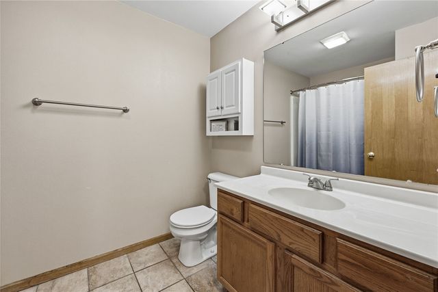 40 Shannon Dr, North Liberty, IA 52317