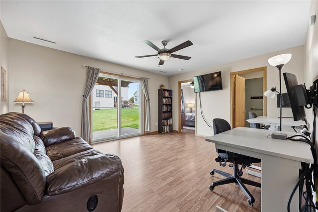 40 Shannon Dr, North Liberty, IA 52317
