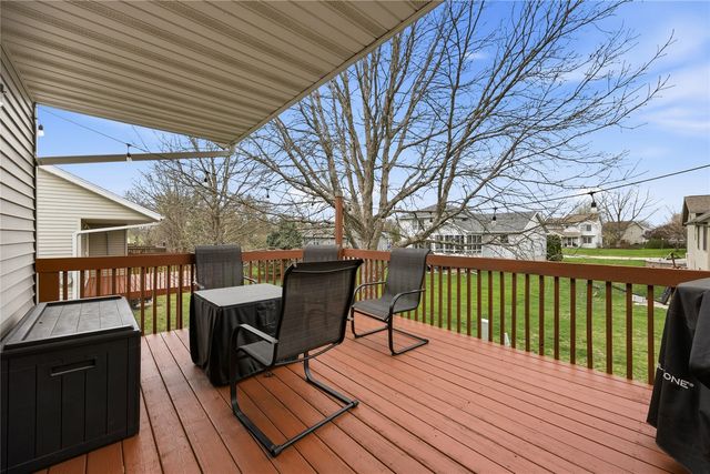 40 Shannon Dr, North Liberty, IA 52317