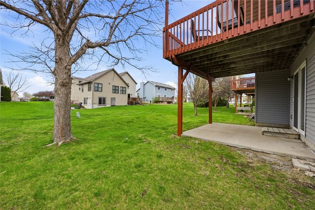 40 Shannon Dr, North Liberty, IA 52317