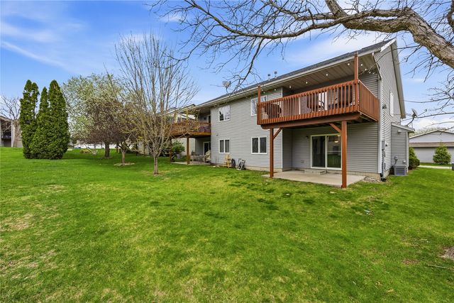 40 Shannon Dr, North Liberty, IA 52317