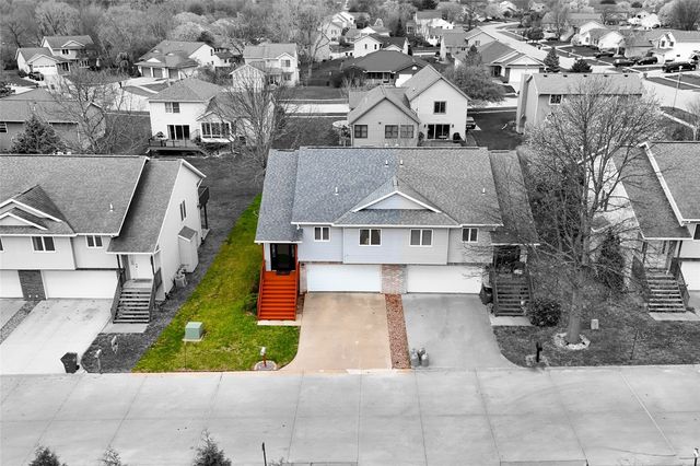 40 Shannon Dr, North Liberty, IA 52317
