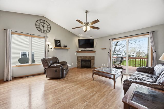 40 Shannon Dr, North Liberty, IA 52317