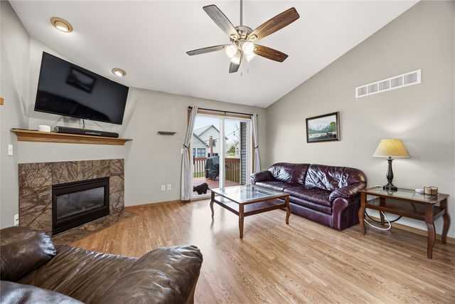 40 Shannon Dr, North Liberty, IA 52317