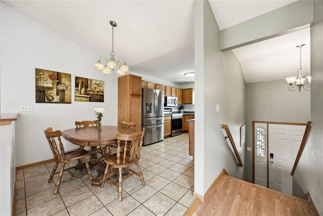 40 Shannon Dr, North Liberty, IA 52317