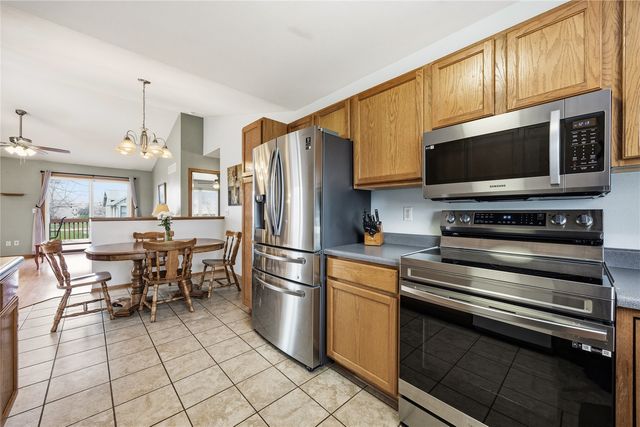 40 Shannon Dr, North Liberty, IA 52317