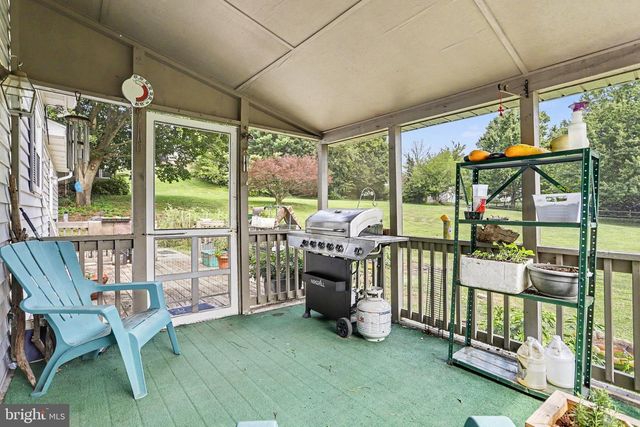 7 CARDINAL DR, Glen Rock, PA 17327