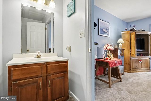 7 CARDINAL DR, Glen Rock, PA 17327