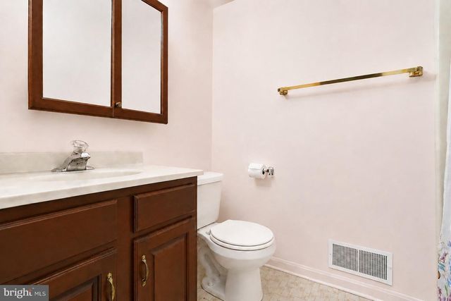 7 CARDINAL DR, Glen Rock, PA 17327