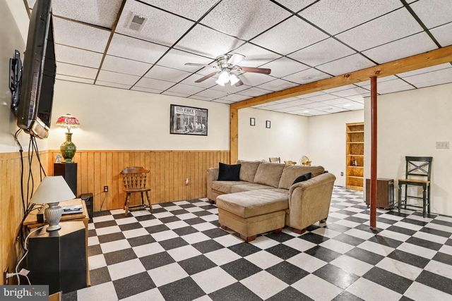 7 CARDINAL DR, Glen Rock, PA 17327