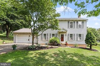 7 CARDINAL DR, Glen Rock, PA 17327