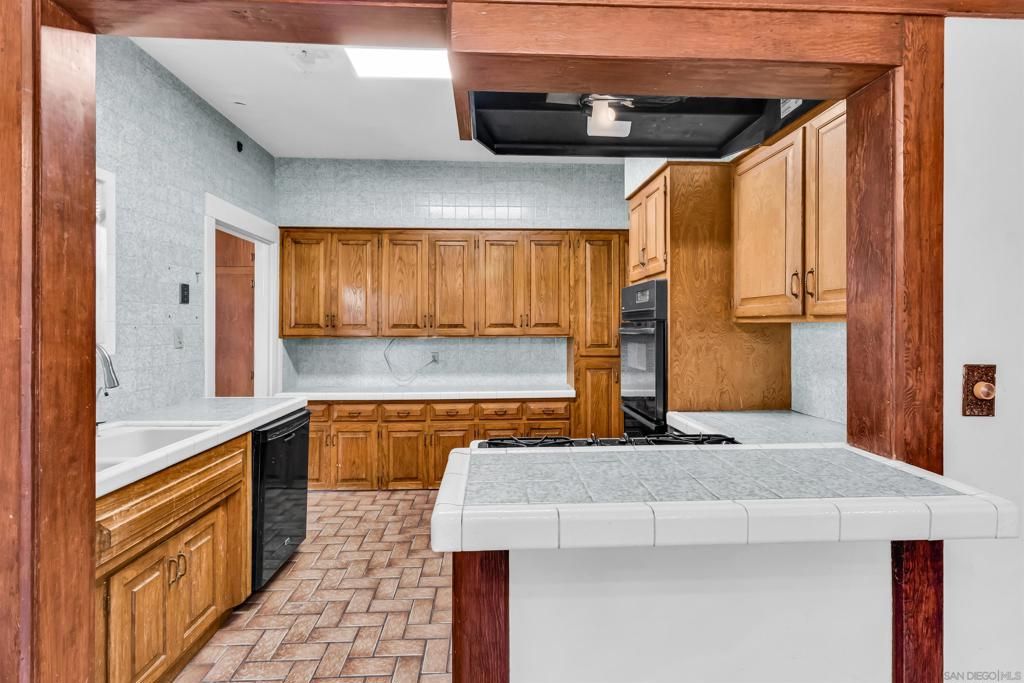 Image 19 of property listing at 4190 92 Palmetto way, San Diego, CA 92103