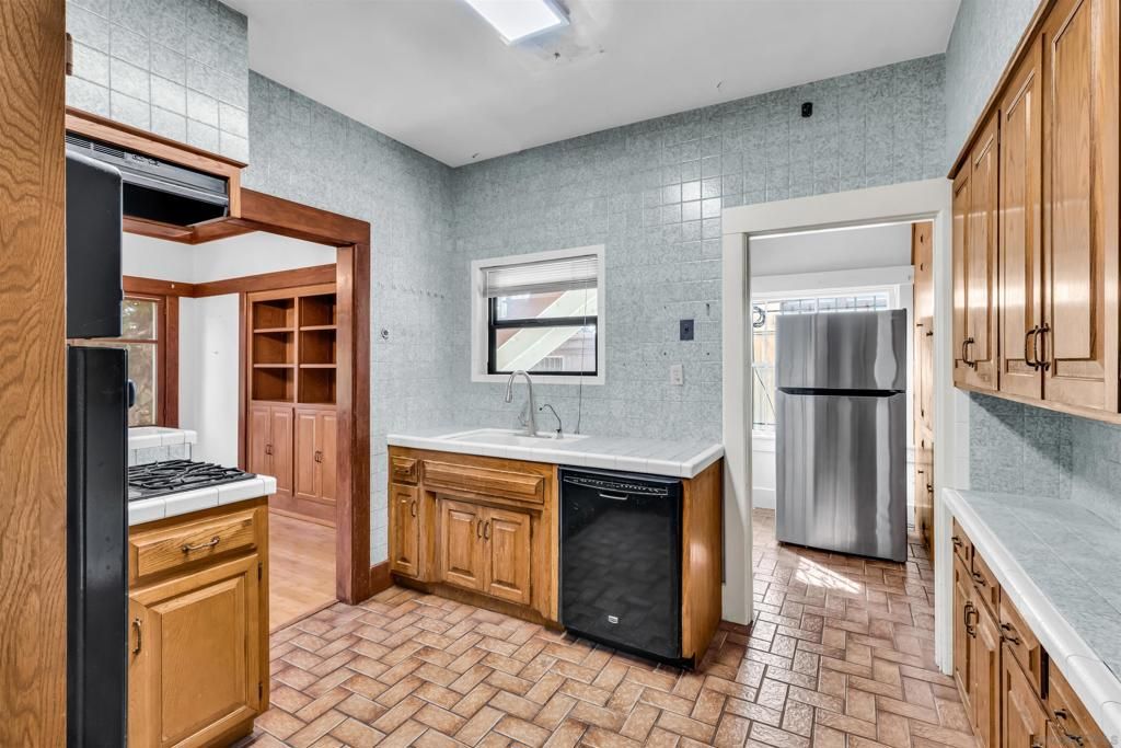 Image 20 of property listing at 4190 92 Palmetto way, San Diego, CA 92103