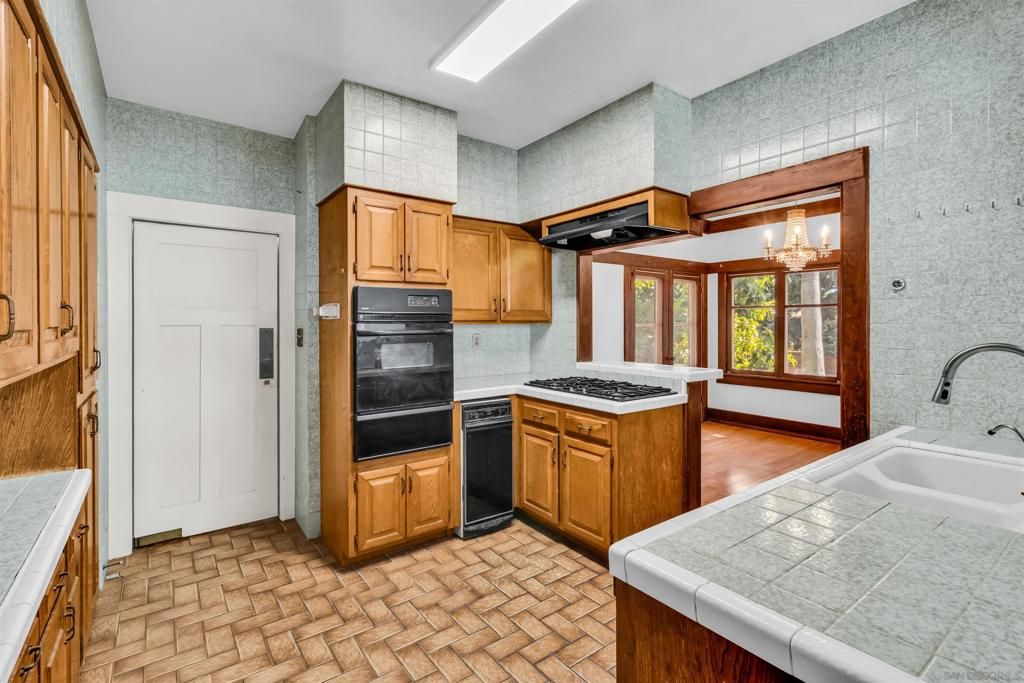 Image 21 of property listing at 4190 92 Palmetto way, San Diego, CA 92103