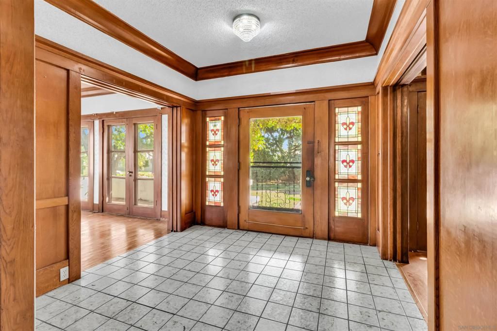 Image 8 of property listing at 4190 92 Palmetto way, San Diego, CA 92103