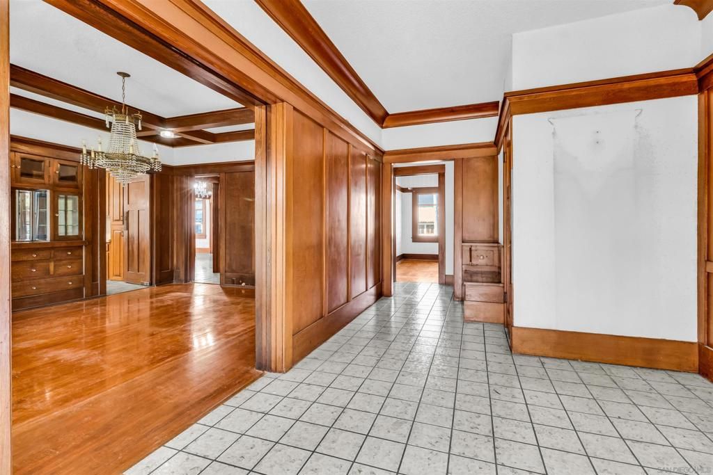 Image 9 of property listing at 4190 92 Palmetto way, San Diego, CA 92103