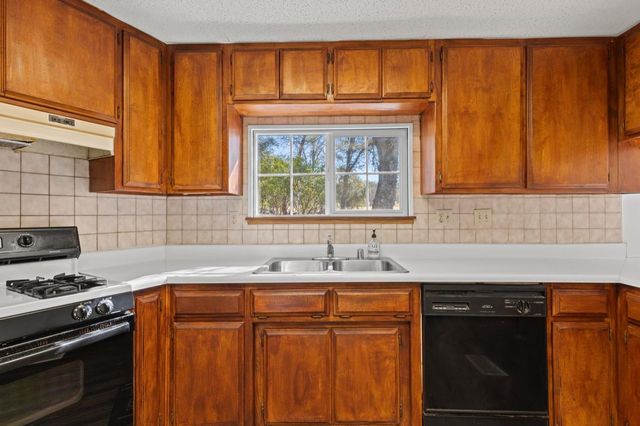 75 Obert Dr, Oroville, CA 95966