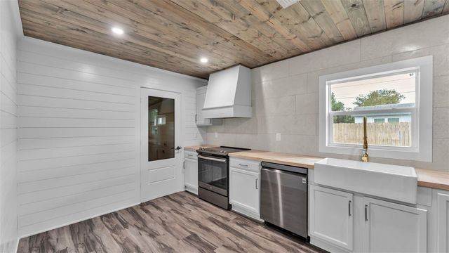 127 COLONIAL DRIVE, Auburndale, FL 33823