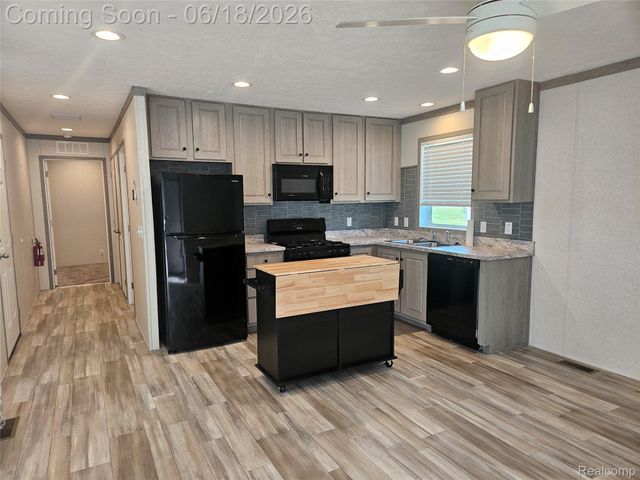 56 Arizona, Van Buren Charter Township, MI 48111