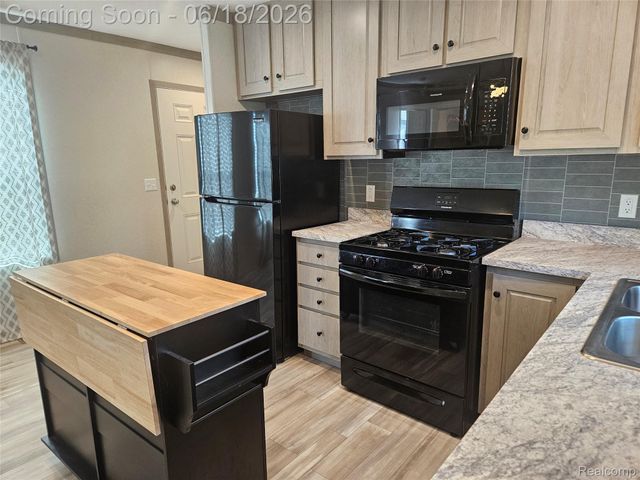 56 Arizona, Van Buren Charter Township, MI 48111
