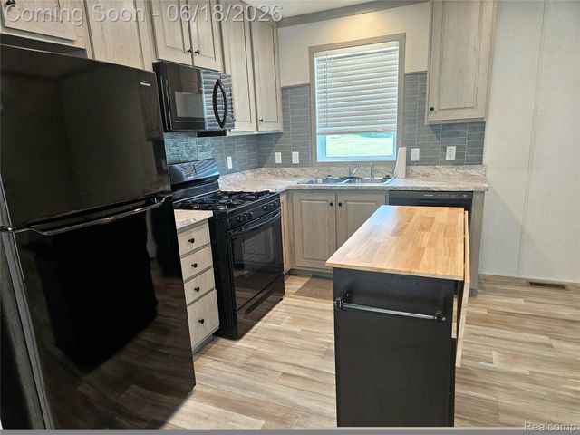 56 Arizona, Van Buren Charter Township, MI 48111
