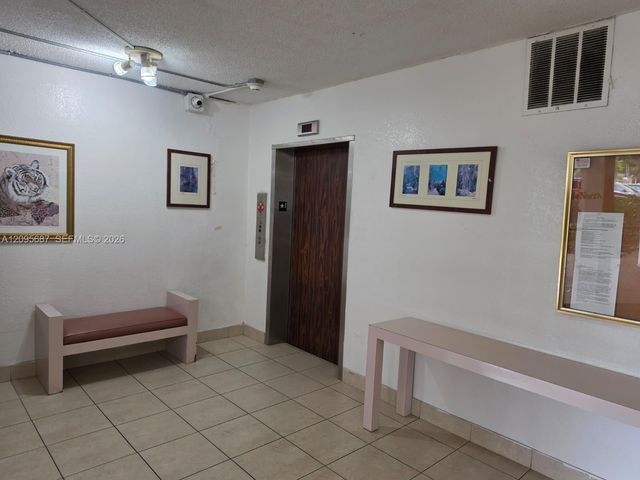 5961 N Falls Cir Drive 109, Lauderhill, FL 33319