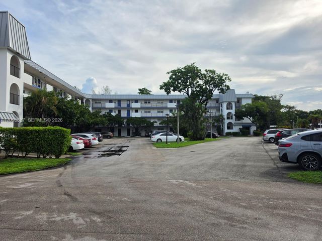5961 N Falls Cir Drive 109, Lauderhill, FL 33319
